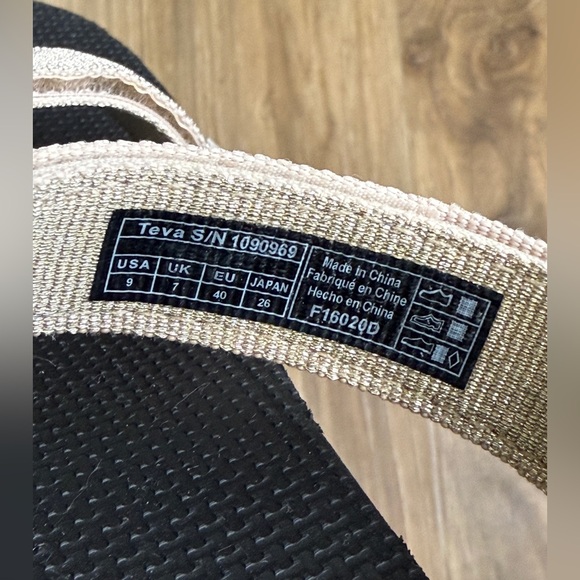 Womens Teva Midform Universal Metallic Champagne Strappy Sandals Size 9 LNC - Picture 4 of 8